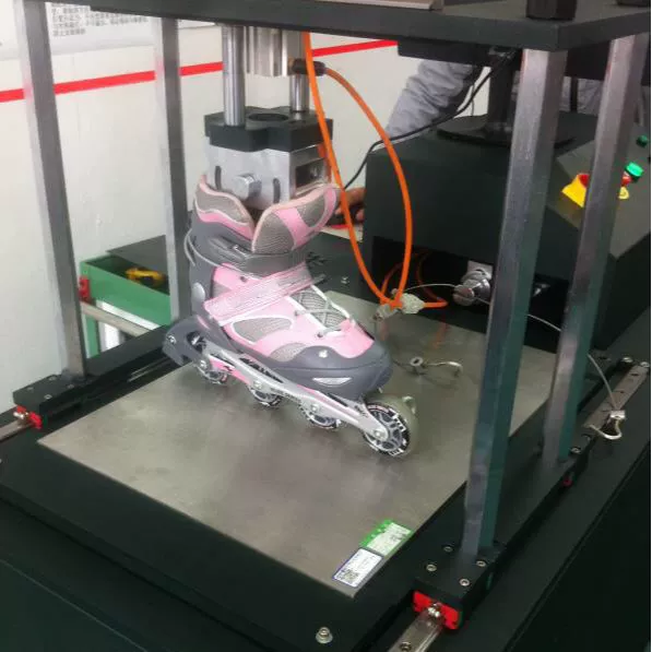 Катание на коньках ролика ботинки анти -- Выскальзования прочный коэффициент трением машина испытания удара наклона долговечности ботинок катания на роликах