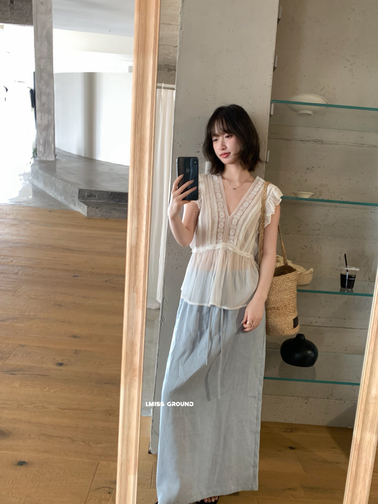 Áo sơ mi nữ cổ V ren hoa xếp tầng thêu hoa tay dài eo thắt dây — Xanh da trờicolor, màu trắng chi tiết 8