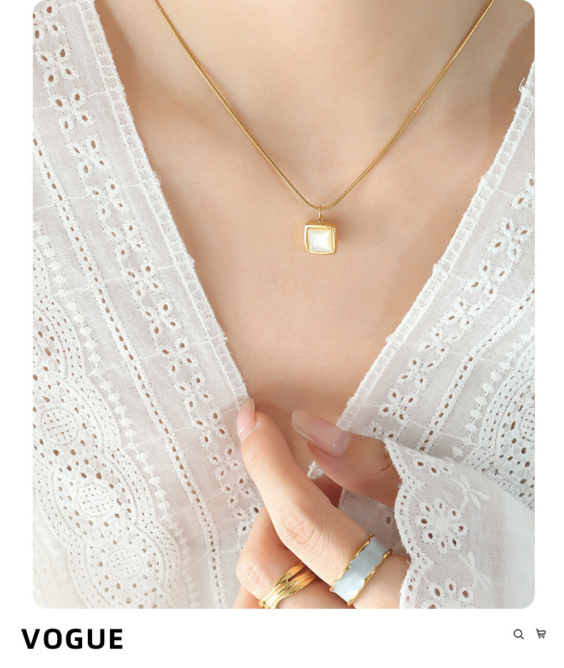 Collana con ciondolo a forma di conchiglia bianca quadrata con vento freddo, design di nicchia, da donna, a catena a serpente_voghion.com