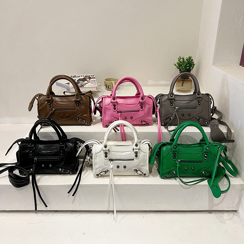 2025 New Women's Cross-Border Trade Retro Rivet Pillow Bag Fashion Motorcycle Single Shoulder Crossbody Handbag_voghion.com