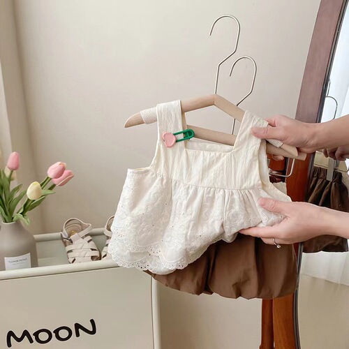 Girls suit Western-style vest embroidered baby doll sweater  small and medium-sized girl baby sleeveless top flower bud pants two-piece set