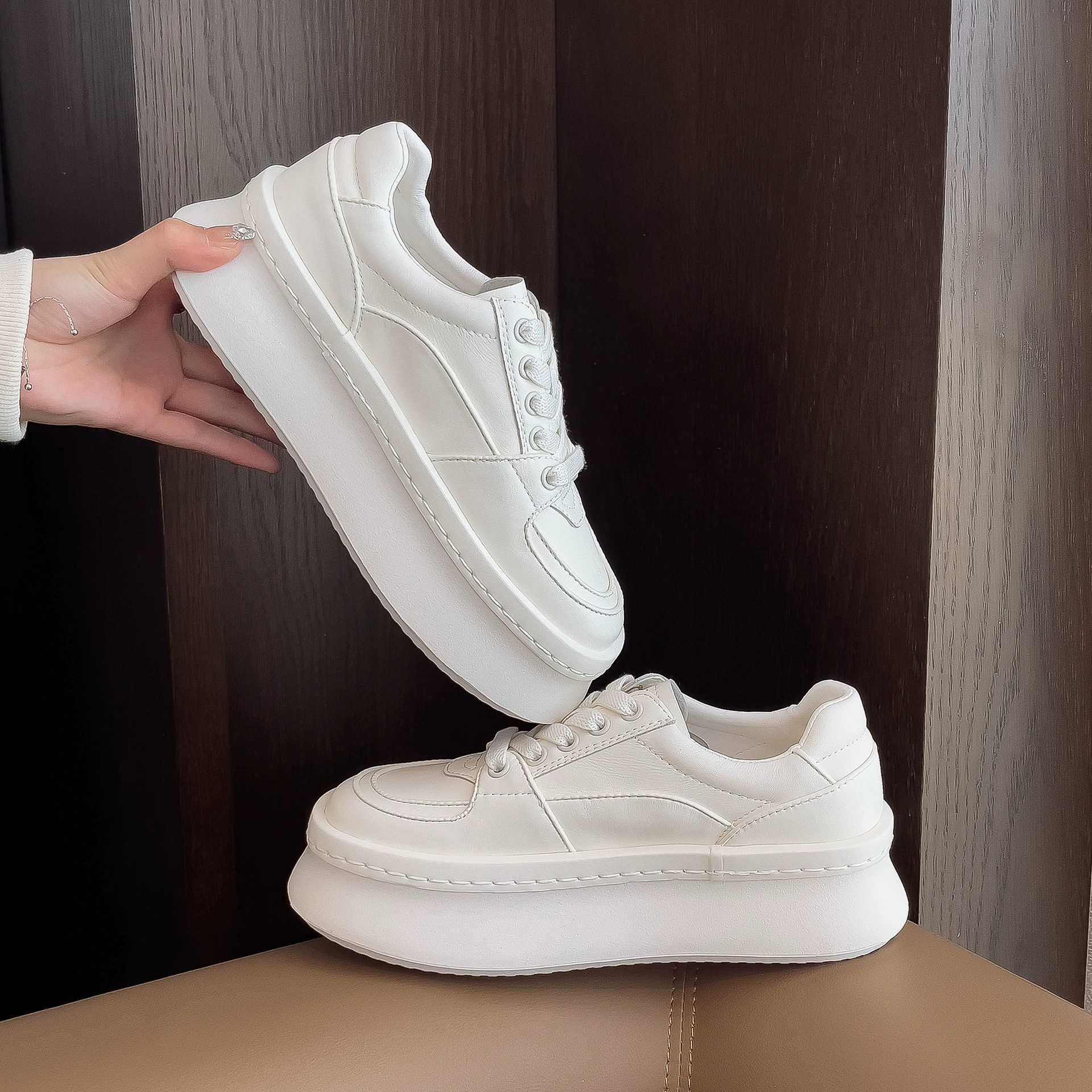 Luji кексы для хлеба на толстой подошве, женские весенние новые универсальные повседневные белые туфли небольшого роста 2023 года