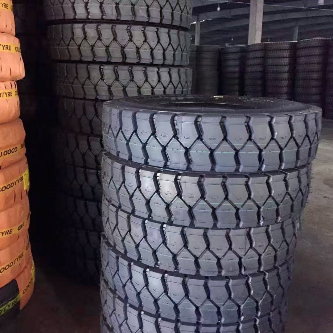 厂家直供8.25R20全钢丝货车轮胎工程车矿山花纹 加厚抗载耐磨