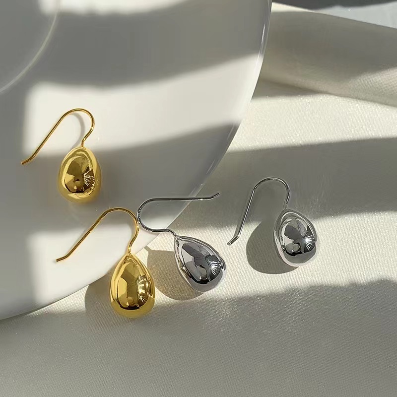 Cuelga de orejas especial, estilo de moda, gancho de orejas fría, feng shui, bronce chapado en oro, oro simple y brillante