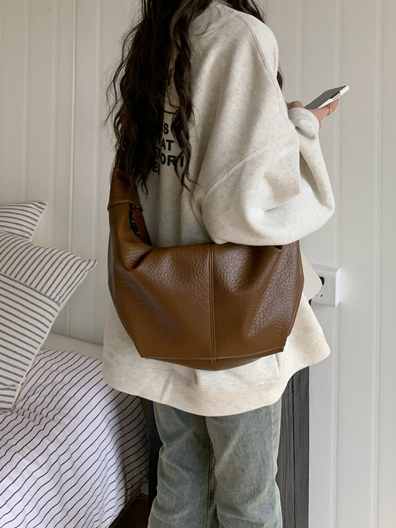 Korean Instagram Large Capacity Soft Leather Folded Dumpling Lazy and Versatile Casual Commuting One Shoulder Crossbody_voghion.com
