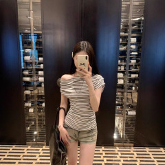 条纹一字肩短袖T恤女新款夏季新款韩系风修身小心机露肩外贸上衣
