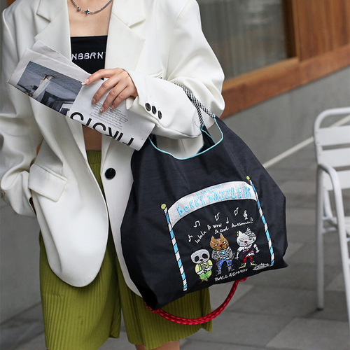 New large-capacity three cats tote bag, cartoon Japanese embroidery environmentally friendly handbag, casual and convenient shoulder bag