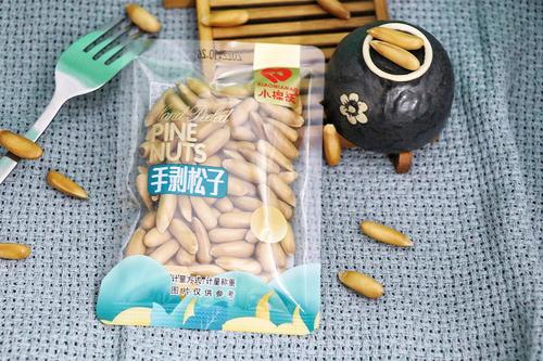 Small cotton-padded jacket, hand-peeled Brazilian pine nuts, small package, original flavor, large particles, plump nuts, roasted seeds and nuts, New Year’s snacks