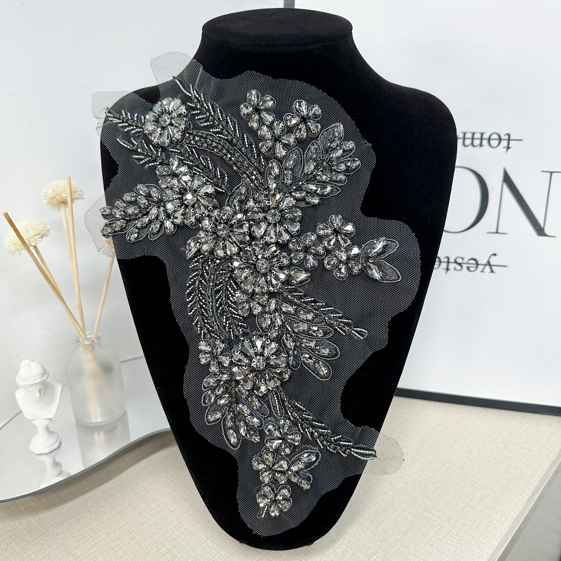 Tejido de vidrio pesado bordado mano clavado cuentas de cristal en collar flor de collar vestido de boda decoración accesorios DIY image 7