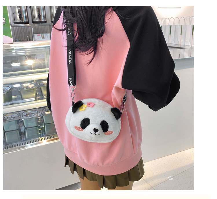 Cute panda plush bag for girls 2024 new trendy Japanese style girl crossbody bag Cartoon soft and cute doll bag Item Picture