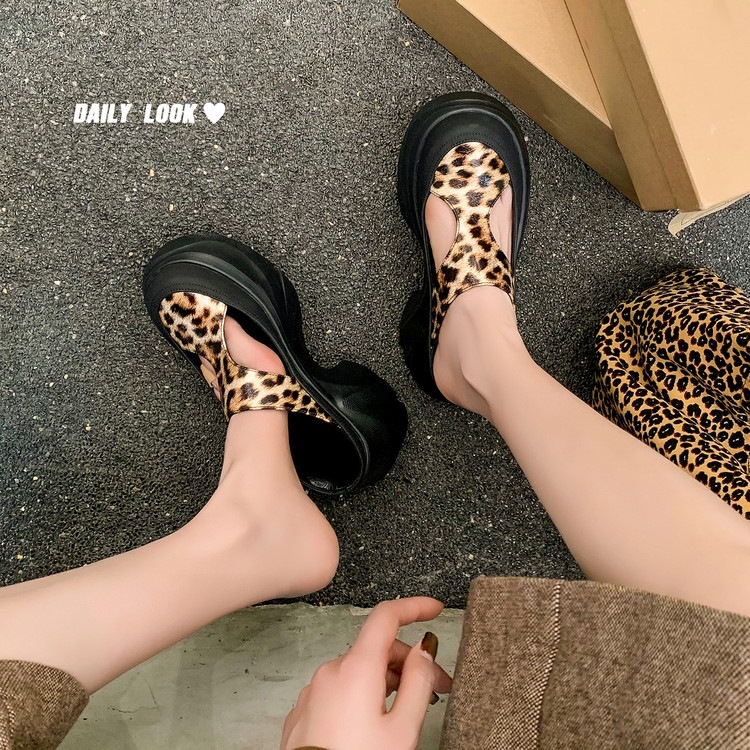 Dép sandal nữ da thật họa tiết da báo đế xuồng cao gót 9 cm — Trang chủ, màu đen, bạc chi tiết 56