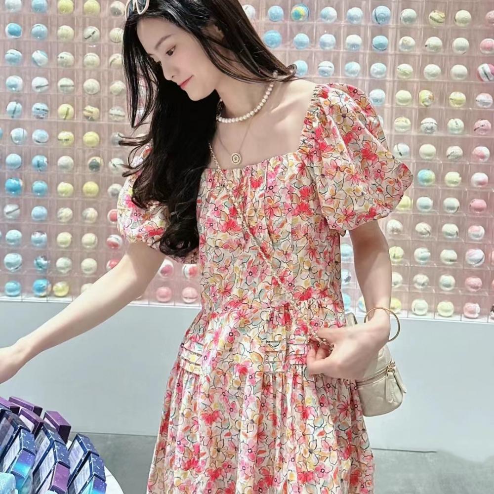 Đầm suông midi cổ vuông in họa tiết hoa tay bồng — Như hình chi tiết 7