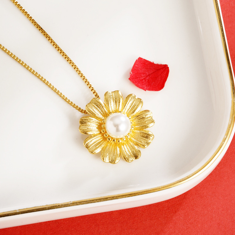 Luz de lujo estilo Plaid flor colgante Vietnam arena oro imitación perla colgante de aleación de cobre exquisita joyería regalo de boda al por mayor