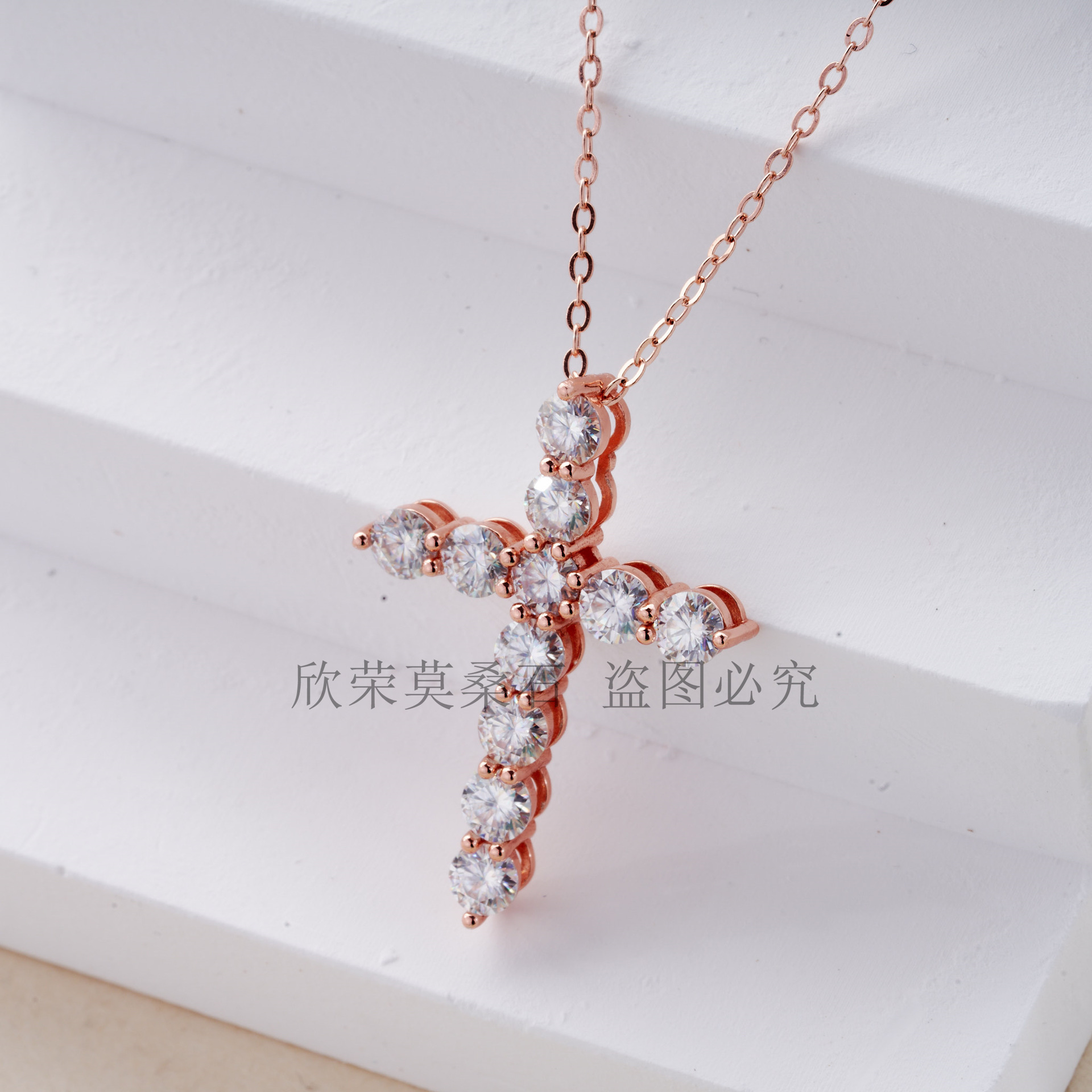 Collar de cruz de piedra de moissan de plata esterlina ligera lujosa nicho de alta calidad universal 2022 nuevo colgante de cadena de clavícula de mujer