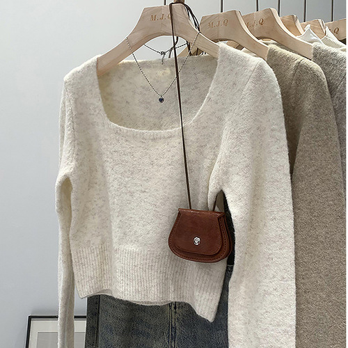 Pure & Alluring Autumn/Winter Red Square-Neck Knit Sweater: Women's Chic, Niche Design Top for Stylish Layering