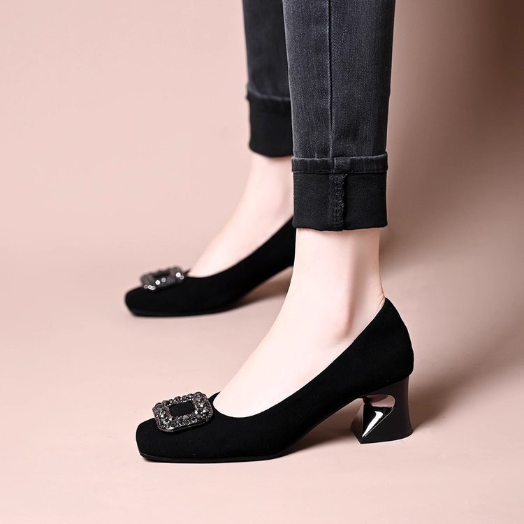Zapatos de talón único de diamante para mujeres 2025, nueva moda de mujer negra no cansada zapatos de mujer zapatos de otoño poco profundos