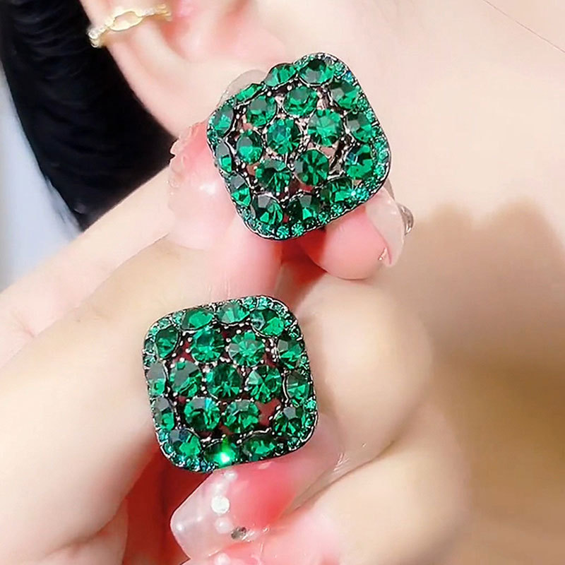 Green geometric retro elegant earrings with zircon