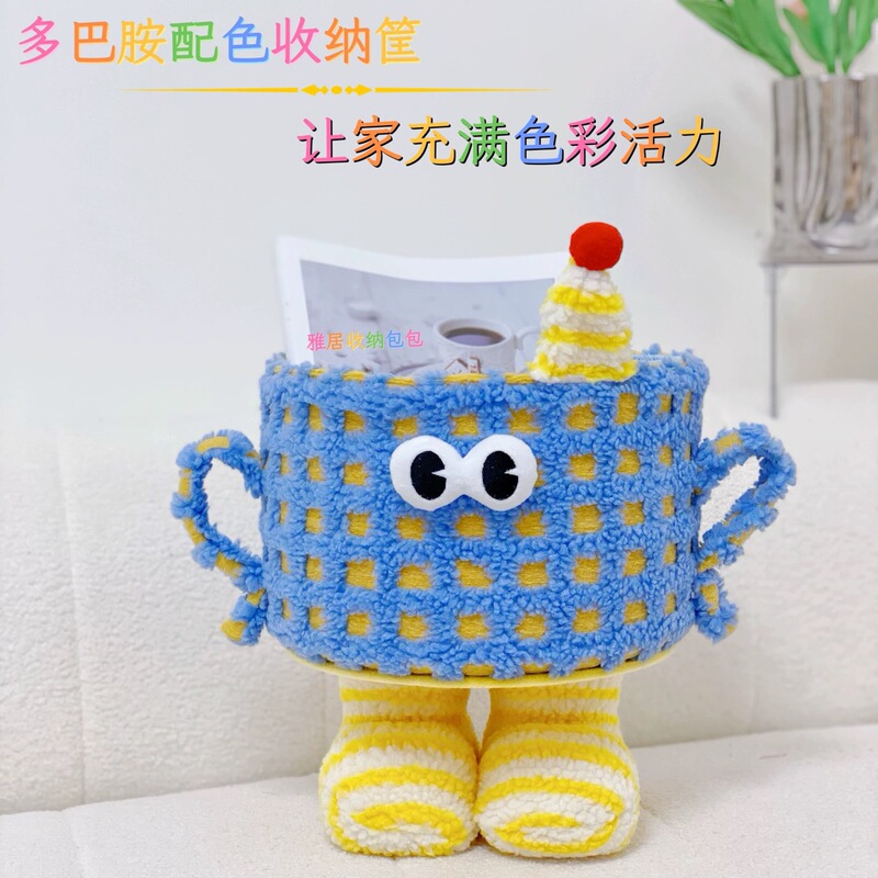 小怪獣は子羊の毛の綿の紐を収納してかごを整理します。|undefined