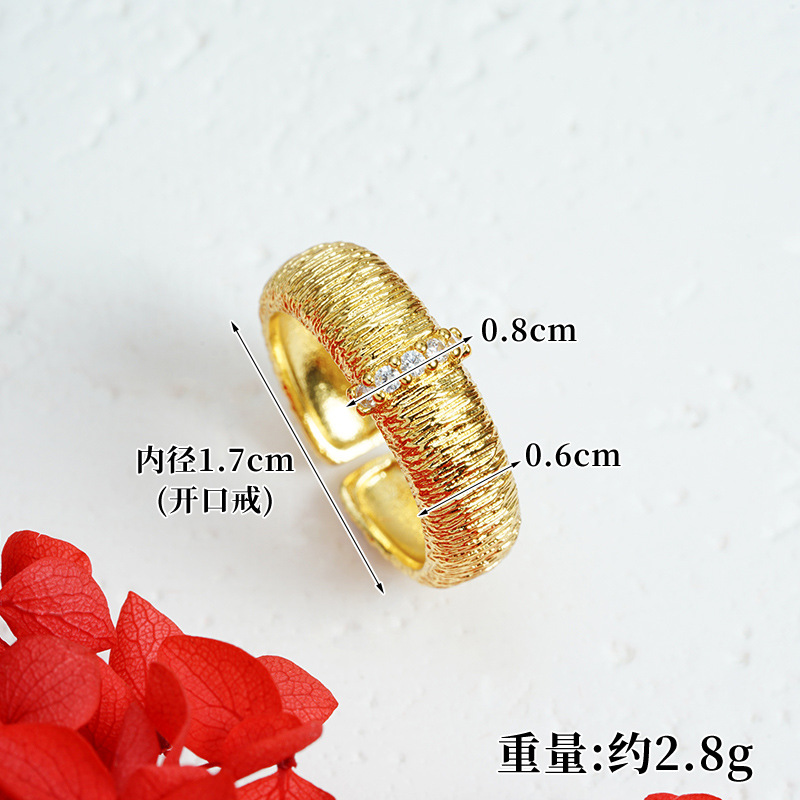 Nuevos productos anillo de oro de arena de Vietnam anillo de estilo francés cepillado de moda pareja ligero lujoso a largo plazo no desvanecer joyas al por mayor