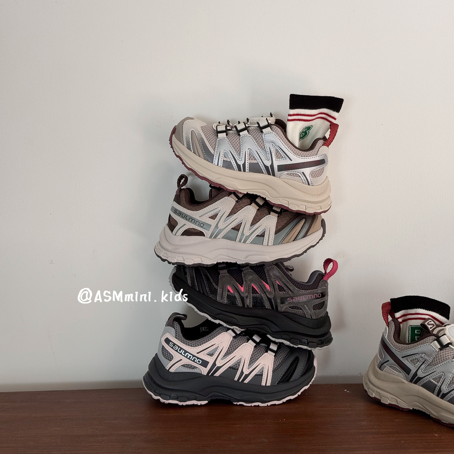 Autumn and Winter Velvet Kidsren's Sports Shoes for Boys and Girls, Swivel Buckle Casual Outdoor Hiking Shoes, Running Shoes, Student Shoes