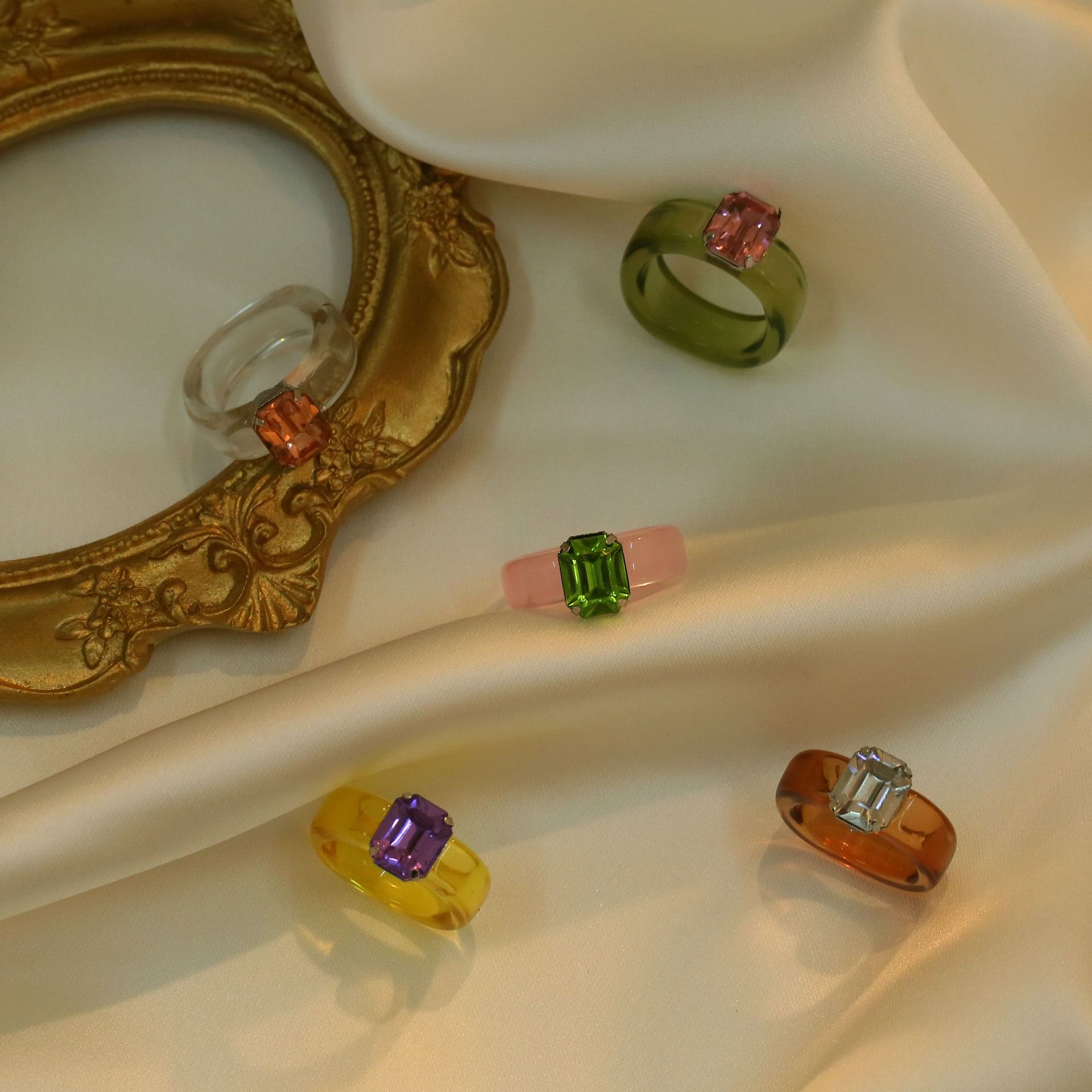 1 Piece Retro Geometric Resin Stoving Varnish Rhinestones Women's Rings display picture 9