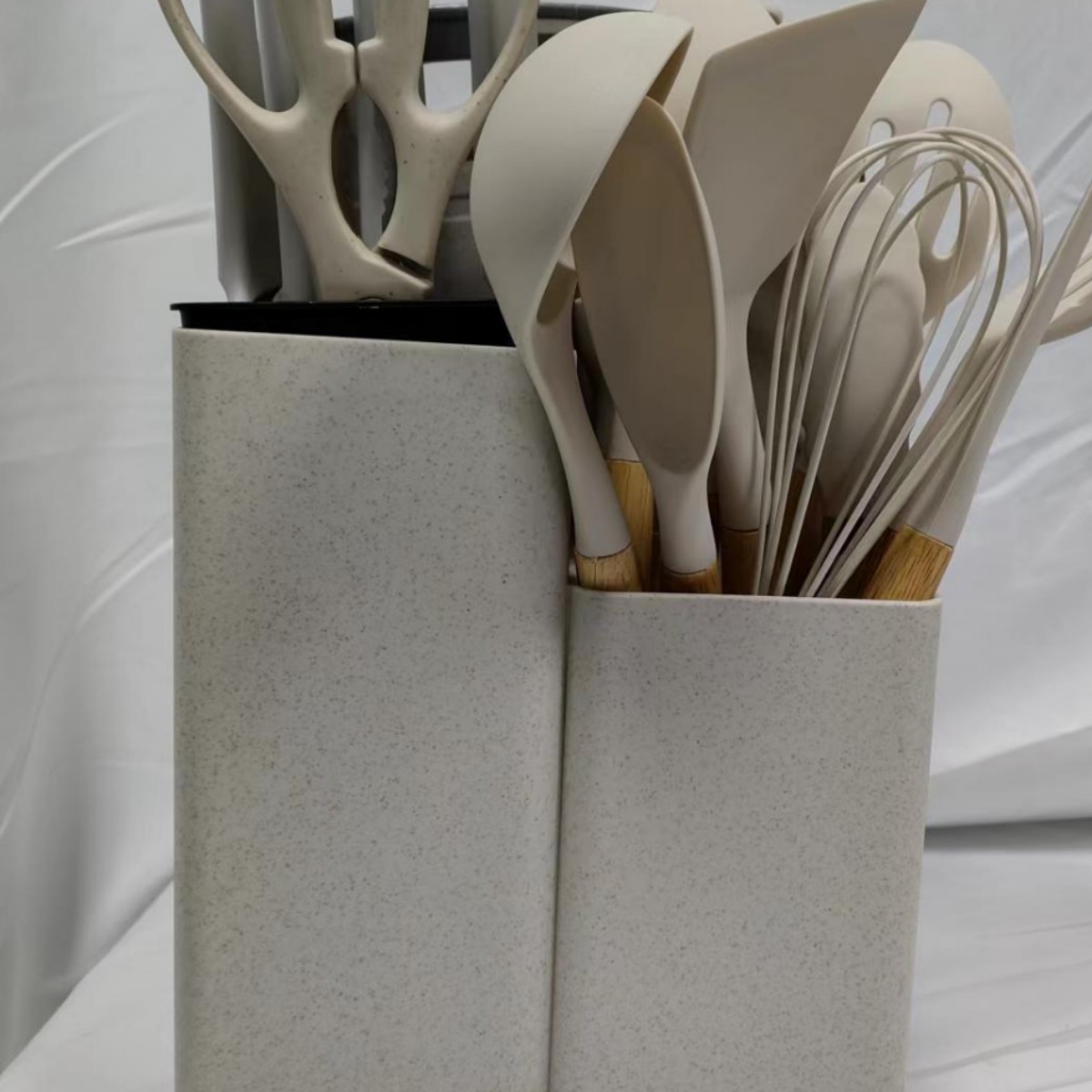 Juego de utensilios de cocina de silicona transfronteriza de 19 piezas de madera antiadherente con mango de madera, combinación de herramientas de acero inoxidable con cubo de almacenamiento, juego de herramientas