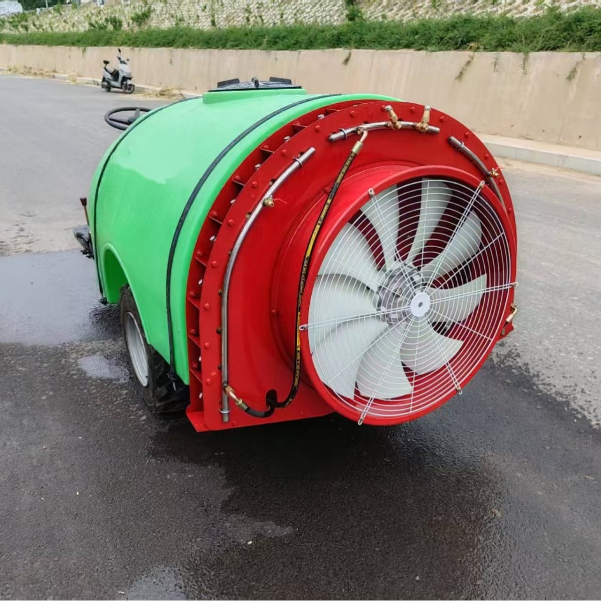 果园除草打药机 座驾款轮式打药机 24个喷头风送式车载高压喷雾器