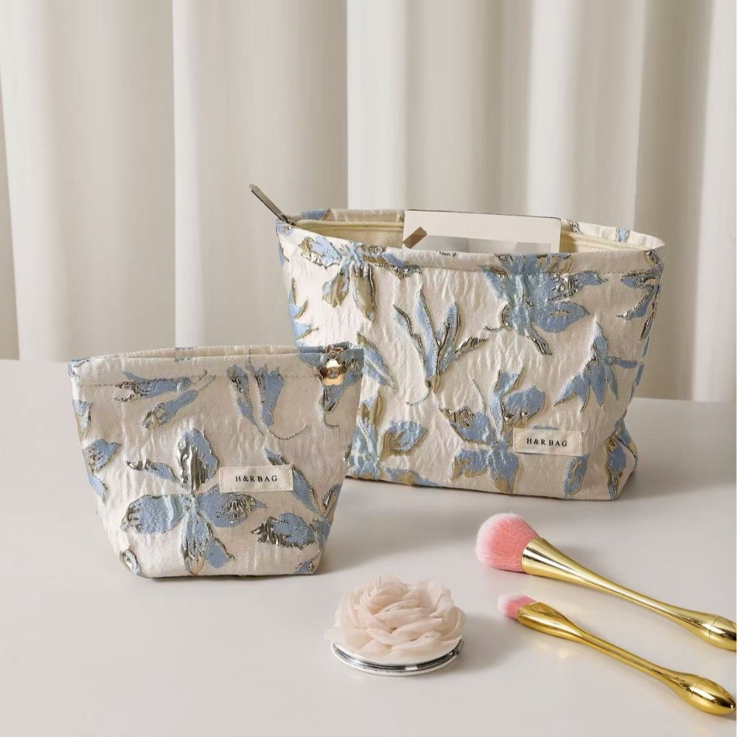 Fresh and Sweet Gold Jacquard Fabric Makeup Bag for Girls, Portable Large-Capacity Zipper Storage Bag, Clutch Bag Set