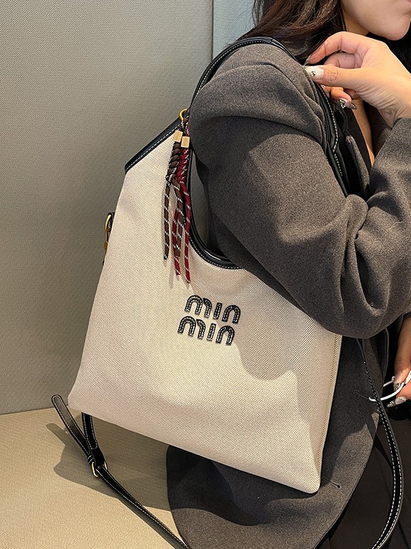 Bolsa de mano coreana retro de gran capacidad para mujeres 2024 otoño y invierno nuevo simple bolso de hombro casual de alta sensación bolso de brazo