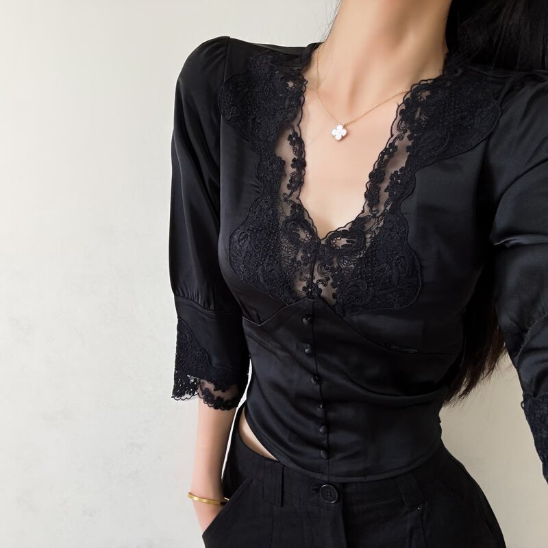 French Romantic Lace Splicing Satin Three-Quarter Sleeve Shirt Women's Design Sexy V-Neck Short Mid-Sleeve Top Ins