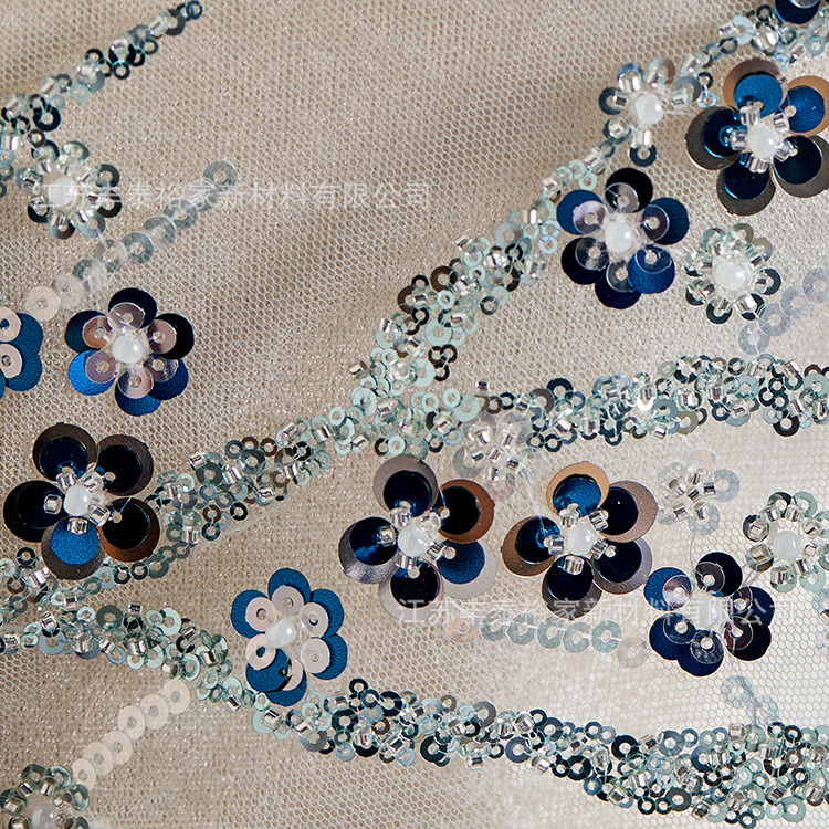 Moda de alta gama tela de cuentas de clavos tela de hilo azul de malla de tela de flores de sequela de cuentas de clavos tela tridimensional de cuentas de perforación