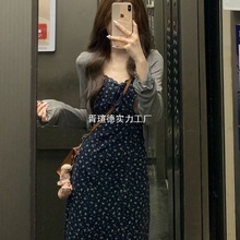 夏日2025新款藏蓝色碎花吊带连衣裙小个子修身显瘦绝美长裙两件套