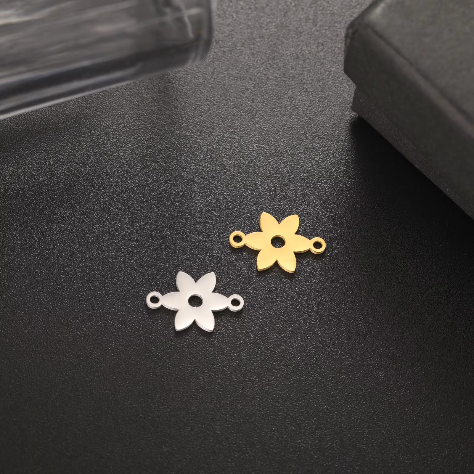 1 Piece Quantity 1 Piece 304 Stainless Steel Tortoise Flower Shell Pendant