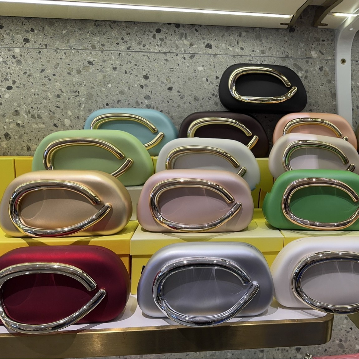 Europa y América tendencia transfronteriza bolsa de cena ligera de lujo bolsa acrílico cadena metal para llevar un solo hombro bolso de mano ropa de noche