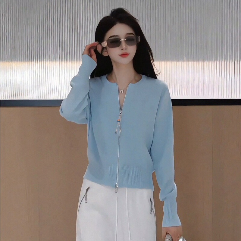Korean-style round-neck long-sleeve zippered knitted cardigan, 2026 autumn collection, loose-fitting, slimming, elegant, age-reducing, lightweight jacket Korean-style round-neck long-sleeve zippered knitted cardigan, 2026 autumn collection, loose-fitting, slimming, elegant, age-reducing, lightweight jacket