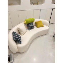 意式布艺极简设计师客厅网红款弧形腰果沙发创意美容院羊羔绒沙发