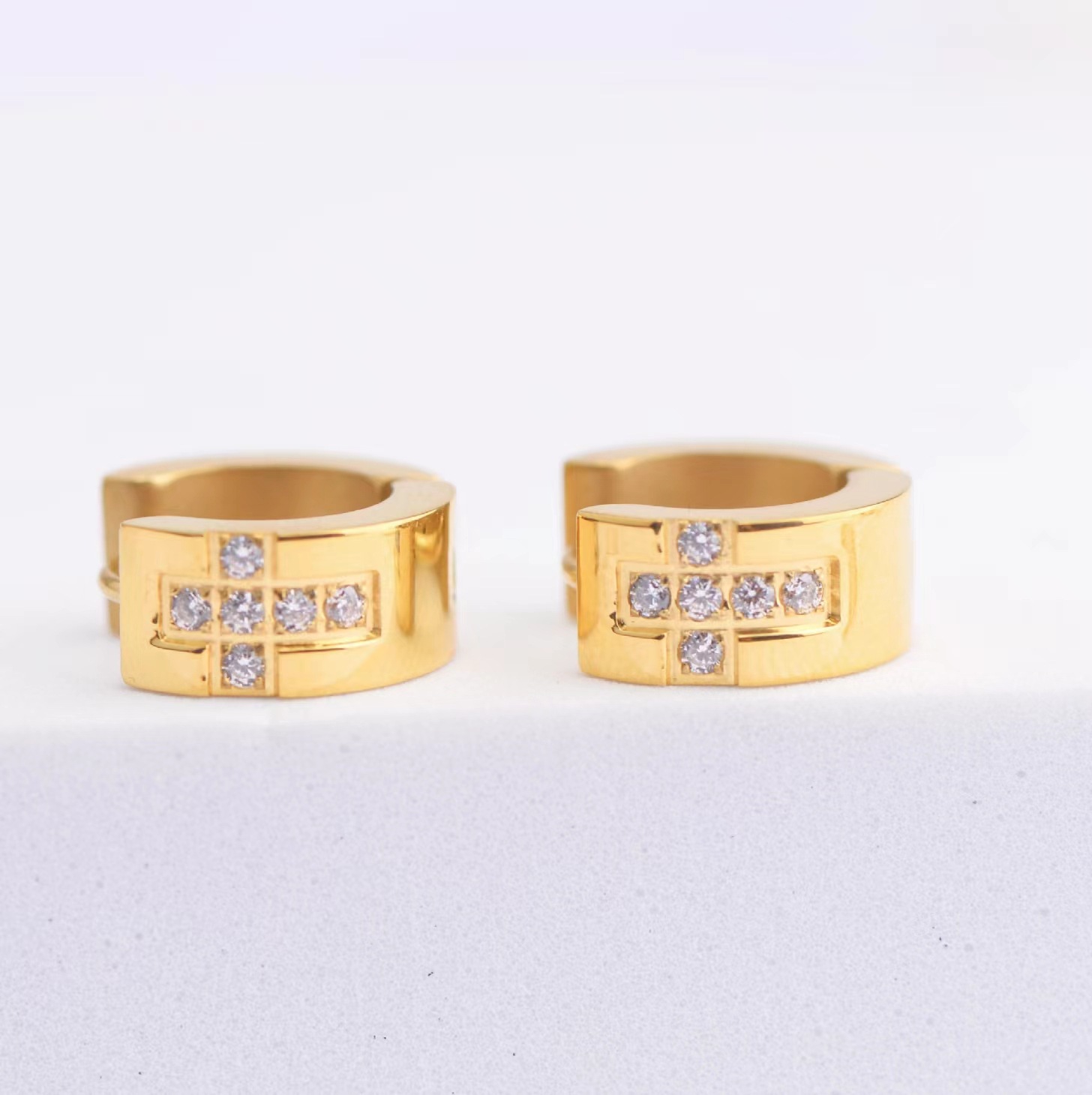 PVD Coated Gold Plating Process 304 Stainless Steel Ear Needle Material PVD Coated Real Gold Plated Cross Stainless Steel Retro Waterproof Non Tarnish Earrings
