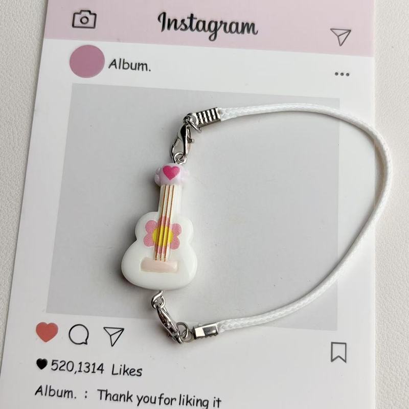 ドールハウスミニチュアミニギター中空モデルシーンアクセサリーベルペンダントバッグキーホルダーペンダント卸売|undefined