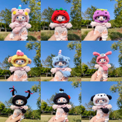 玲娜貝儿は服の餅の星黛露を掛けて立って座っています。