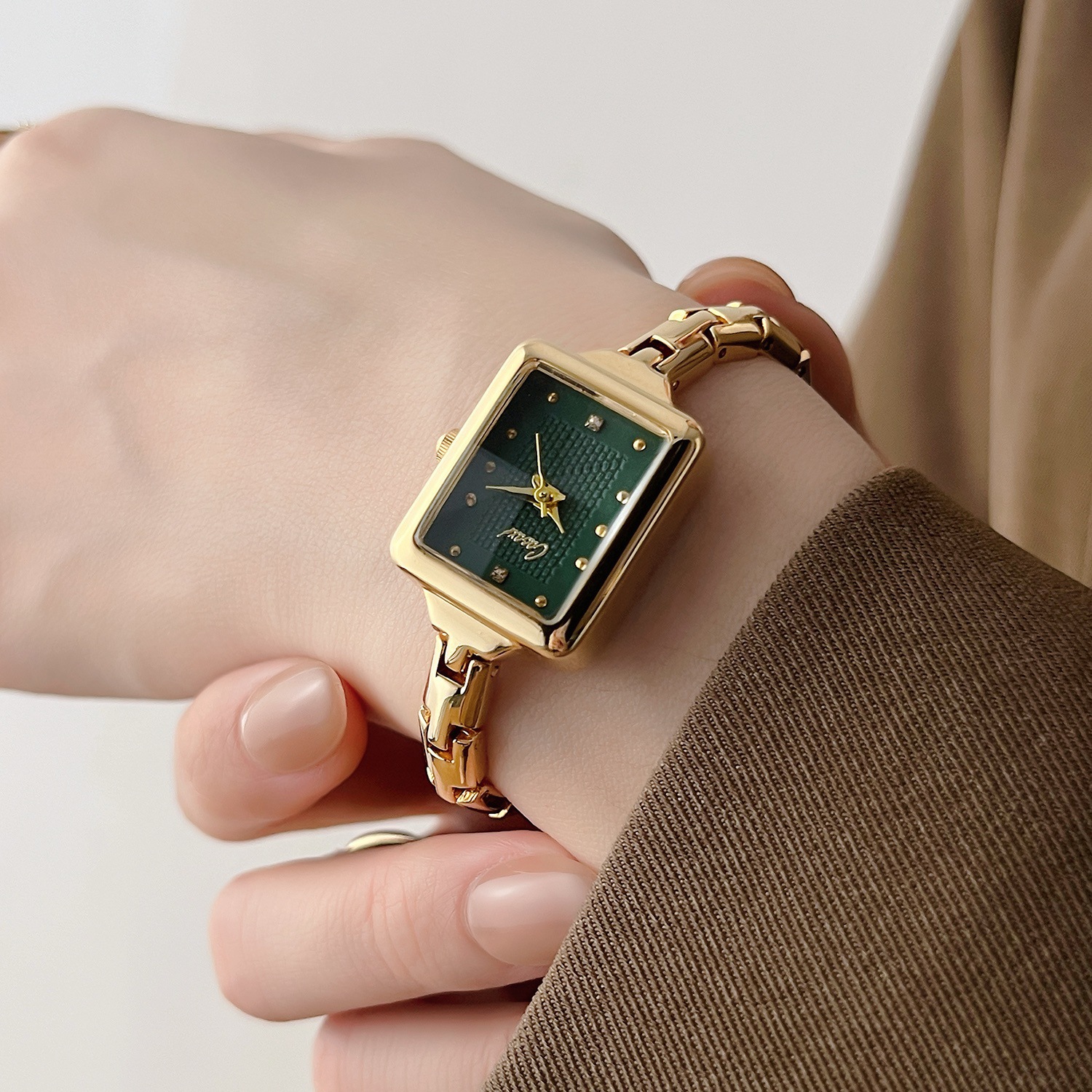 Vintage Small Retro Gold Watch Quartz Movement Rectangular Light Luxury Design Men's Watch_voghion.com