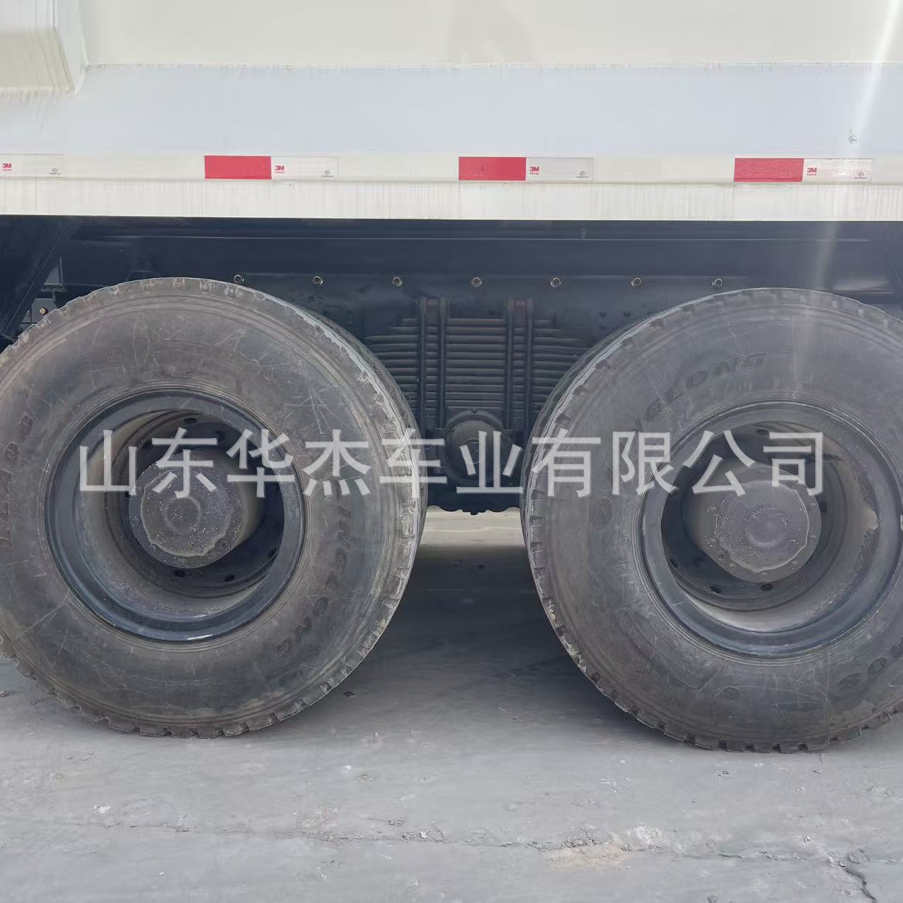 Cross-border export of self-loading trucks, Shaanqi Delong 6x4 dump trucks, muck trucks, X3000 heavy trucks for cross-border trade in Africa