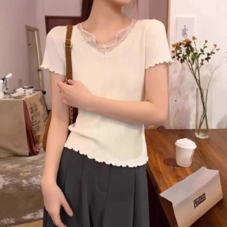 蕾丝v领冰丝针织短袖t恤女2026新款夏季爆款辣妹修身小众上衣女