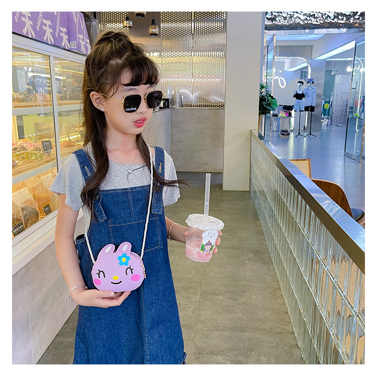 109g Weight Polyester Lining Material Zipper Closure Type Single Shoulder Strap Strap Type Crossbody Bag Bags Type Holiday, Daily Occasion PVC Material Anti-theft Function Animal Pattern All Seasons Season Women's Gender Cute Style Round Shape Medium Size Women's Medium PVC Animal Cute Round Zipper Crossbody Bag 6