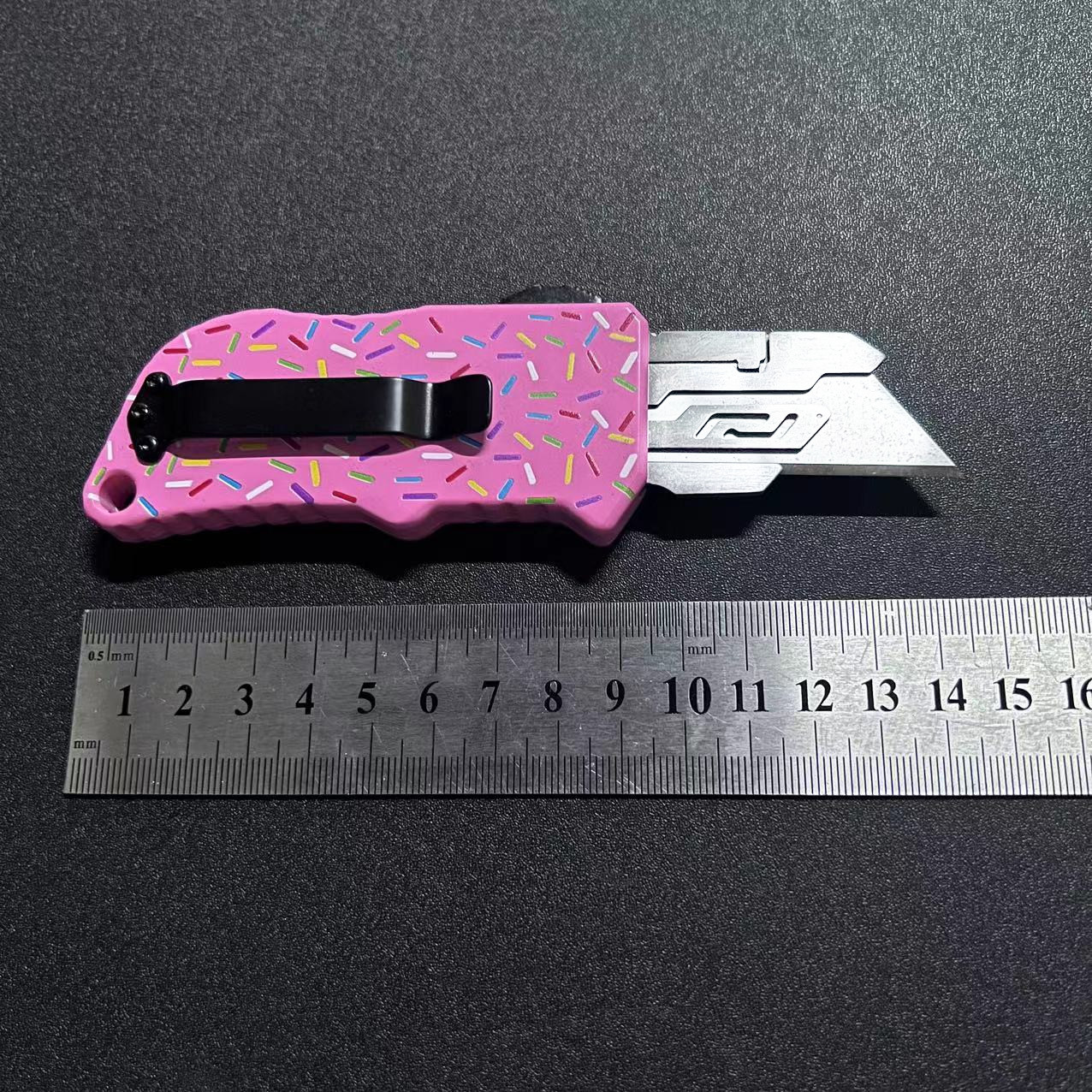 微技术甜甜圈直跳美工刀锌合金手柄办公裁纸刀不锈钢户外用品