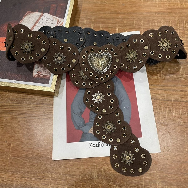 Braunes Vintage Western Cowboy Style Herz Accessoire Damen, Dekorativ für Kleider und Anzüge, Metallnieten breiter Gürtel_voghion.com