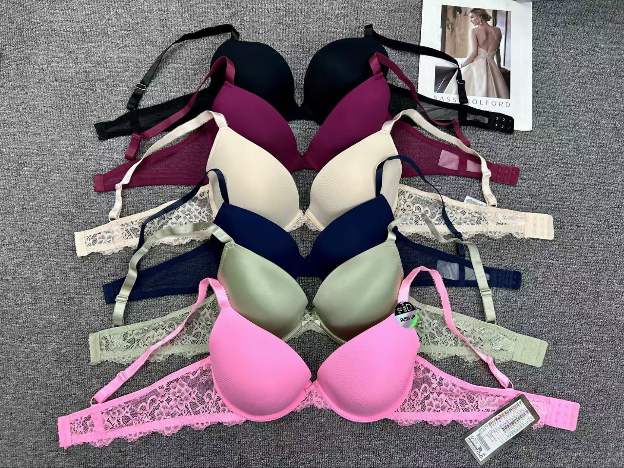 Inventario de bajo precio, impresión de encaje de copas europeas y americanas, mezcla de brillo, sujetadores de damas, nueva ropa interior grande