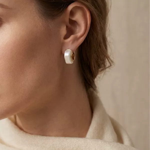 French-style pearl wide-brimmed earrings for women, simple and elegant, pearl luster hoops, suitable for commuting, stylish earrings, factory wholesale, mixed batch