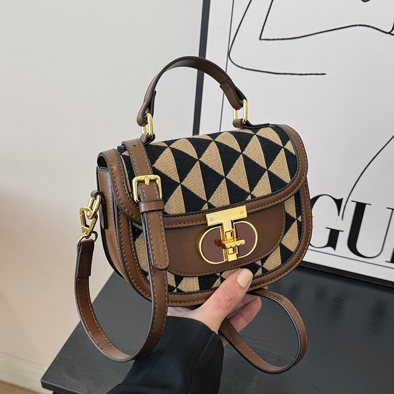 今年流行的包包女2023新款時尚撞色小手提包百搭單肩斜挎包小方包