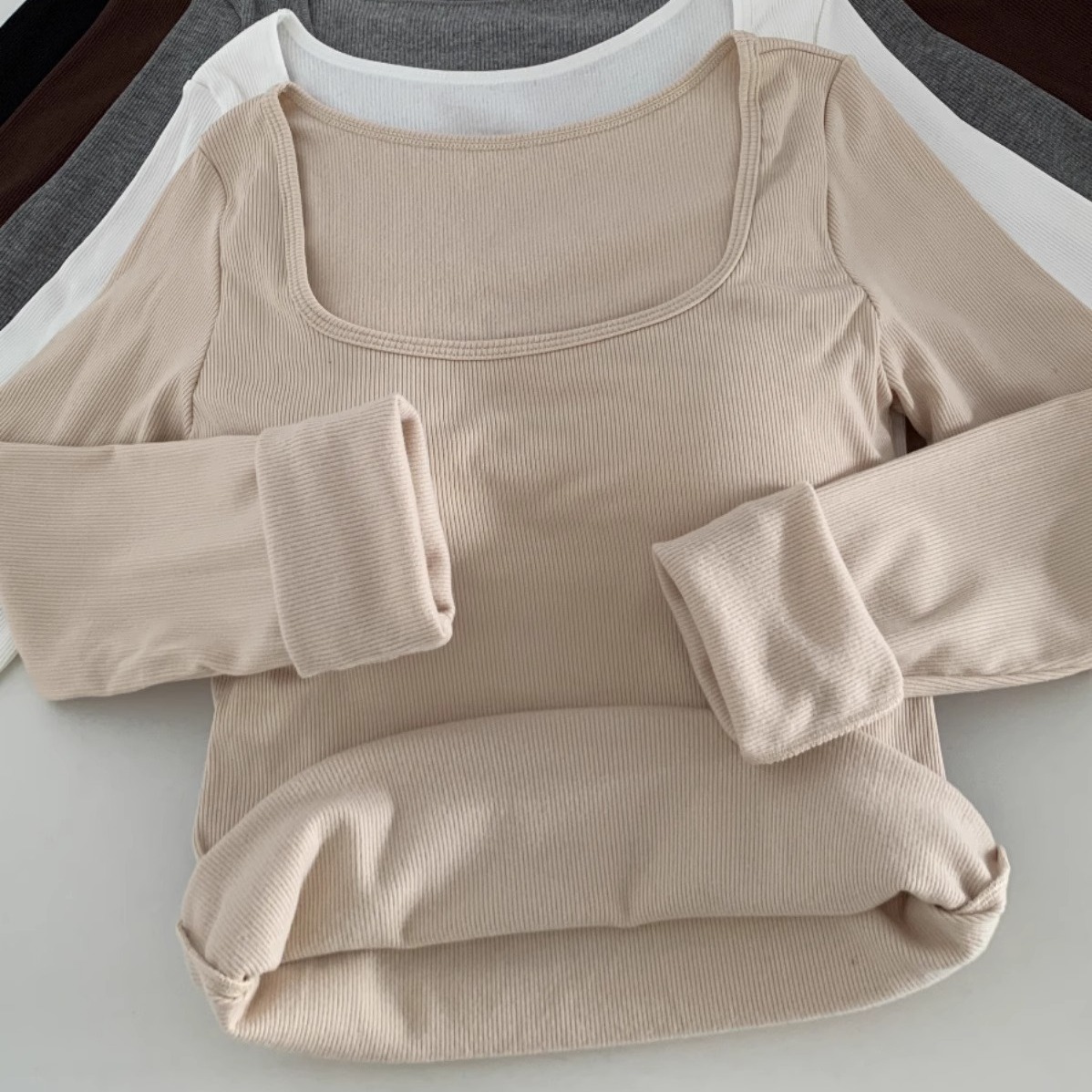 가을과 겨울을위한 가슴 패드 스퀘어 칼라가 달린 여성용 긴팔 샌딩 티셔츠 두꺼운 따뜻한 슬림핏 슬리밍 여성을위한 올매치 기본 레이어 셔츠 탑