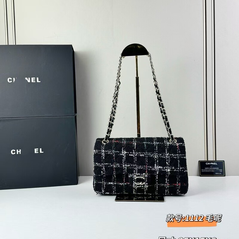 2026 new tweed crossbody bag with diamond pattern and chain, versatile lightweight luxury shoulder bag and handbag